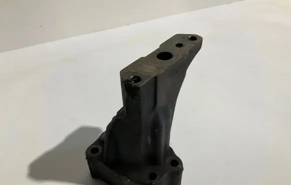 Mercedes-Benz E W212 Engine mounting bracket 6420981445