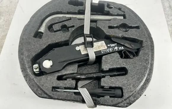 Volkswagen Scirocco Tool set 1K0012115F