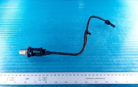 Volkswagen PASSAT B5 Air conditioning (A/C) pressure sensor 1J0973703