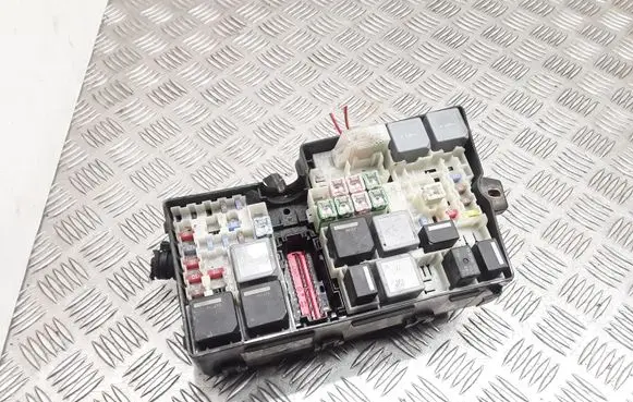 Ford Focus Fuse module F1FT14K733CGA