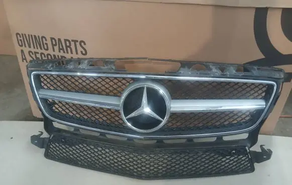 Mercedes-Benz CLS C218 X218 Front bumper upper radiator grill A2188851765