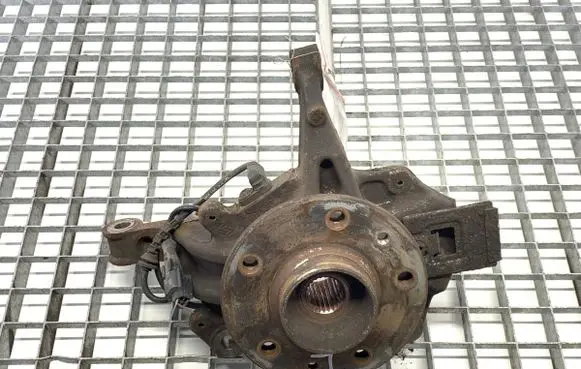 Front wheel hub spindle knuckle