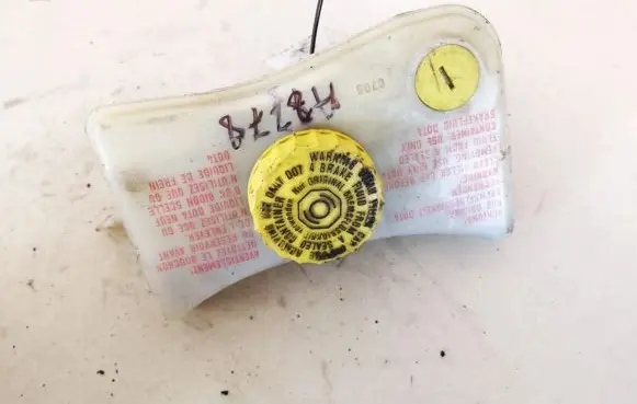 Audi A4 S4 B7 8E 8H Brake fluid reservoir 32067009