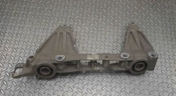 Mercedes-Benz Vito Viano W447 Rear differential/diff mount bracket 