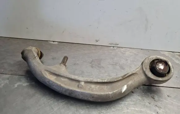 Infiniti I30 Front lower control arm/wishbone