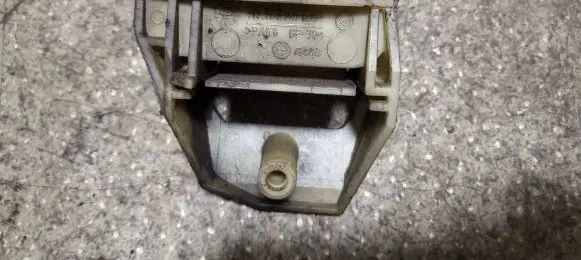 Radiator mount bracket
