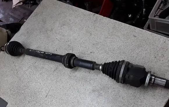 Lexus CT 200H Front driveshaft