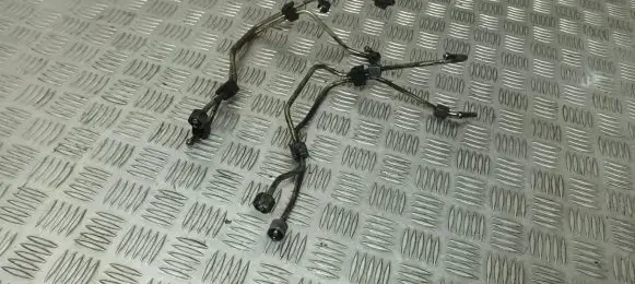 Fuel injector supply line/pipe