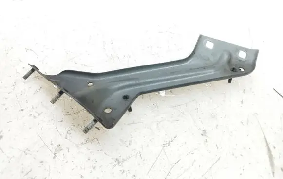 Audi Q5 SQ5 Fender mounting bracket 8R0821135