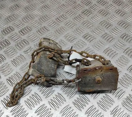 Toyota Hilux (AN10, AN20, AN30) Spare wheel mounting bracket 519000K051