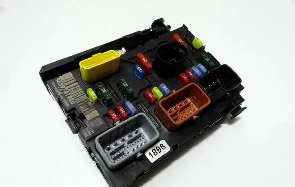 Citroen C3 Fuse module 9659741880 S100772811 B5LL04