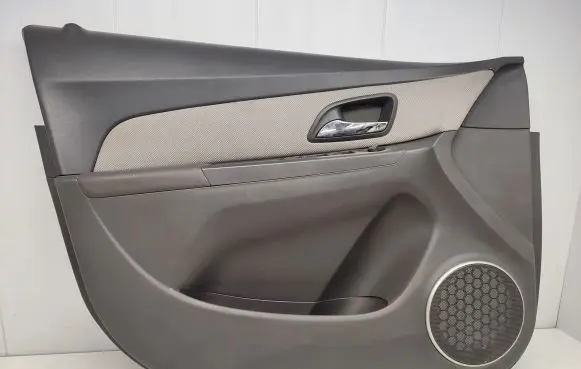 Chevrolet Cruze Front door card panel trim 96957313 J300DTDKYH727