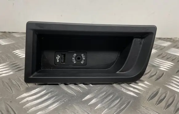 BMW 1 F20 F21 AUX in-socket connector 9207358