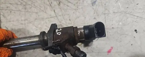 Fuel injector