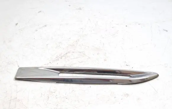 Jaguar XE Fender trim (molding)