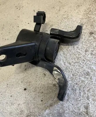 Toyota Auris E180 Engine mount bracket