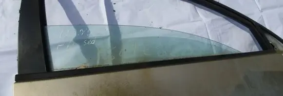 Nissan Primera Front door window glass four-door