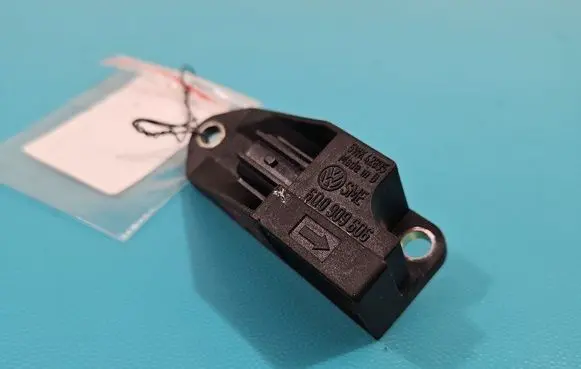 Volkswagen Golf IV Fuel cut-off switch 02310D243UY6 IMPRK1386772