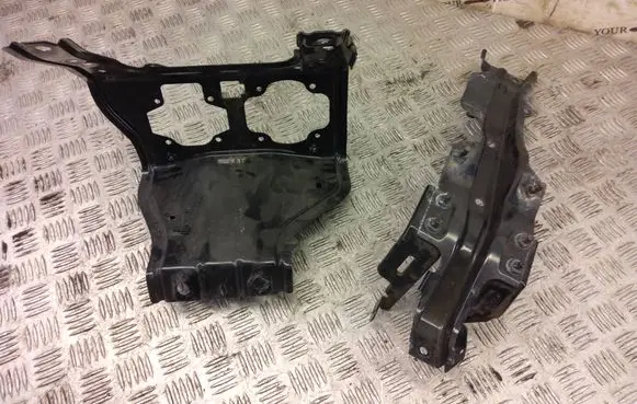 Nissan Leaf II (ZE1) Radiator support slam panel bracket 625E2
