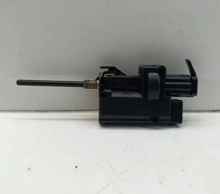 Renault Megane III Fuel tank cap lock motor 8200305732B