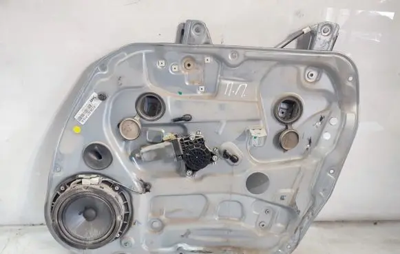 KIA Carens II Front door window regulator with motor 824801D230