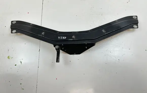 Radiator mount bracket