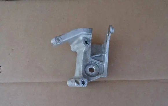 Volvo XC60 Engine mounting bracket 31480551