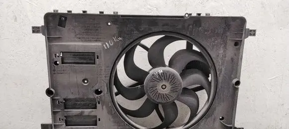 Volvo V70 Radiator cooling fan shroud 31368505