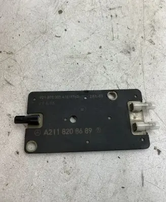 Mercedes-Benz CLK AMG A209 C209 Aerial antenna amplifier A2118208689
