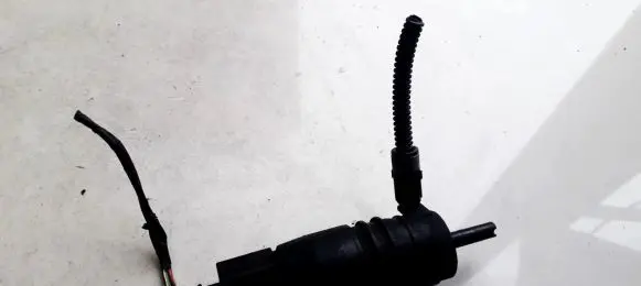 Skoda Octavia Mk2 (1Z) Windscreen/windshield washer pump