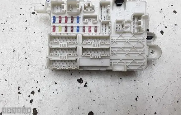 Toyota Hilux (AN10, AN20, AN30) Fuse module 3420497