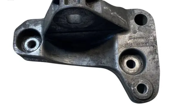 Volkswagen Transporter - Caravelle T5 Engine mounting bracket 7H0199207B