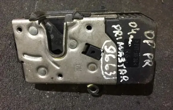 Nissan Primastar Front door lock 8200008261 91166229