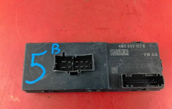 Audi A4 S4 B9 Tailgate/trunk control unit/module 4M0959107B