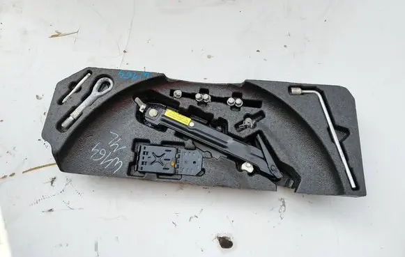 Mercedes-Benz ML W164 Tool set A1648990614