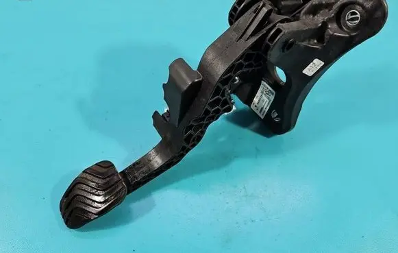 Dacia Duster III Pedal assembly 465409659R IMPRK1571506