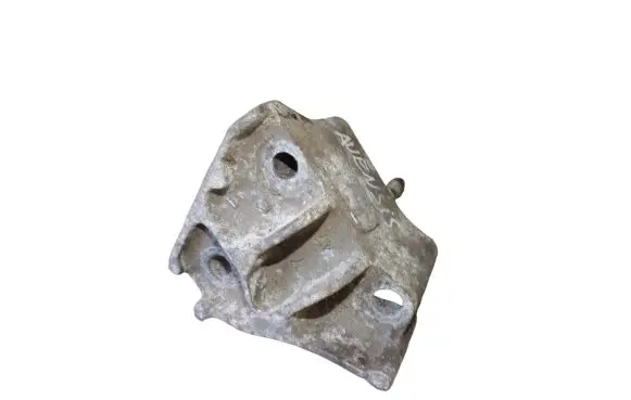 Toyota Avensis T250 Engine mounting bracket
