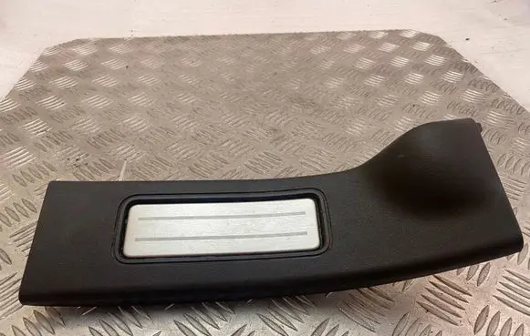 Land Rover Discovery 5 Rear sill trim cover HY3213245BC