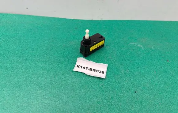 Volkswagen Golf IV Headlight level adjustment motor 1J0941295A