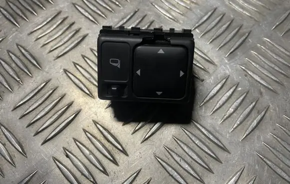 Nissan X-Trail T30 Wing mirror switch 040123
