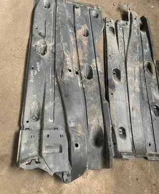 Seat Leon (5F) Center/middle under tray cover 