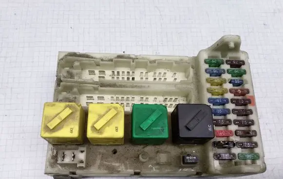 Ford Mondeo MK II Fuse module 93BG14A073EF