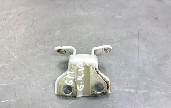 MG ZS Rear door upper hinge A067353