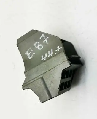 BMW 1 E81 E87 Radiator mount bracket 7807186