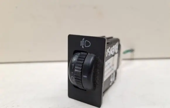Toyota Avensis T250 Headlight level height control switch 8415205051 37166