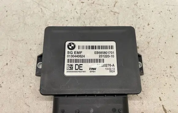 BMW 5 F10 F11 Hand brake control module 6858017 0130440624 32620276A