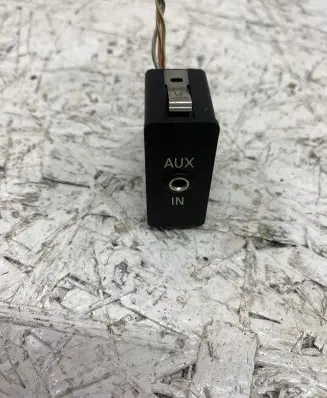 BMW 3 E90 E91 AUX in-socket connector 