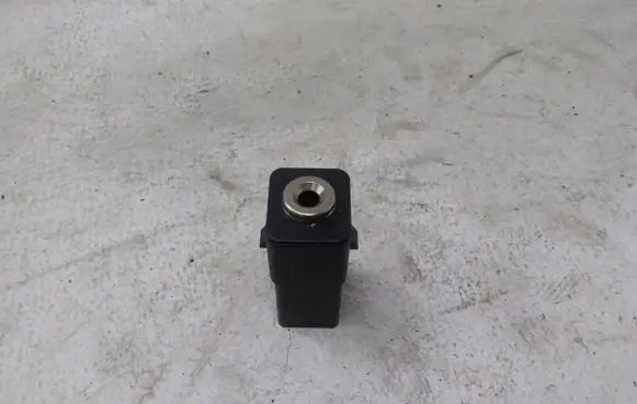 Jaguar XF X250 AUX in-socket connector 30657961