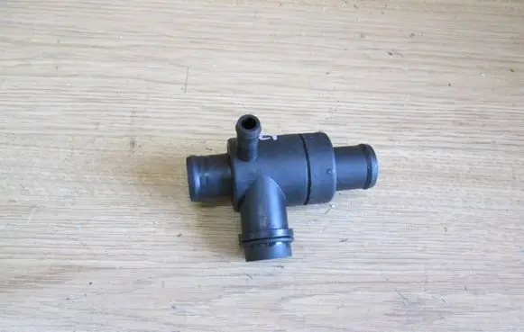 Volkswagen PASSAT B5 Intake manifold 06B103235G VCD446204