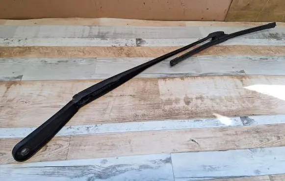 BMW 7 F01 F02 F03 F04 Front wiper blade arm 61617182593 6161718259303